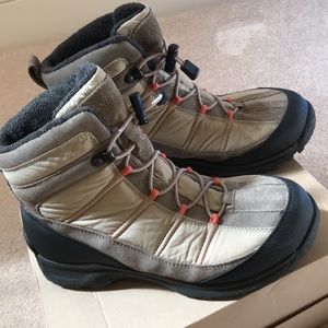 Lands End size 8.5 suede hiking boot.